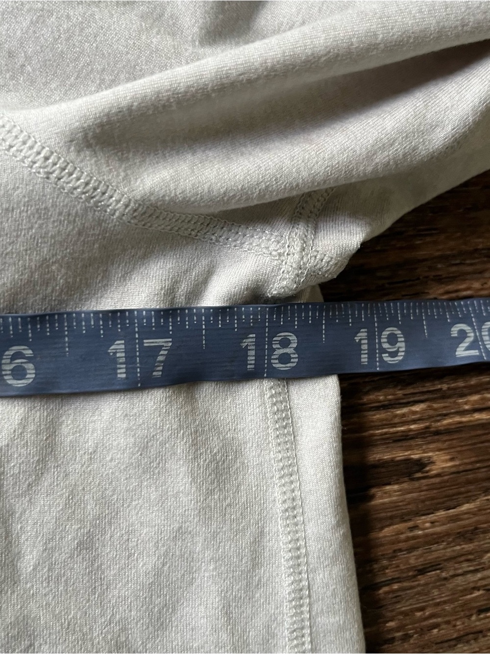 Vuori VW226 Super soft halo performance athletic hoodie light great beige small - Picture 4 of 7